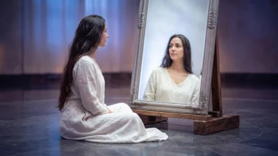spiritual-meaning-of-mirror-in-a-dream