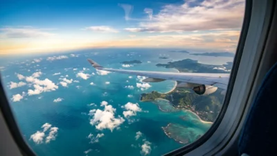 dream-of-flying-in-a-plane-over-water